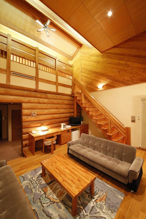 Log Hotel Larch Lake Kanayama Minamifurano Oda fotoğraf