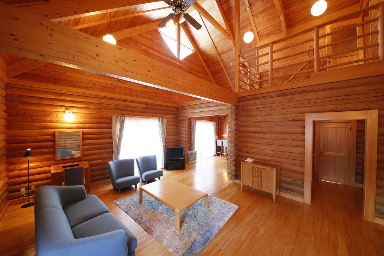 Log Hotel Larch Lake Kanayama Minamifurano Dış mekan fotoğraf