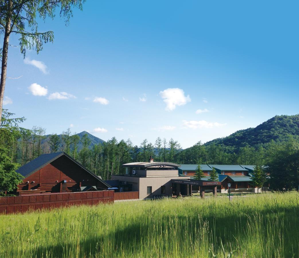 Log Hotel Larch Lake Kanayama Minamifurano Dış mekan fotoğraf